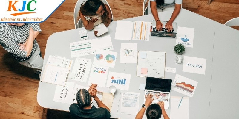 Nhân sự lên nội dung, từ khoá phù hợp với định hướng của thương hiệu